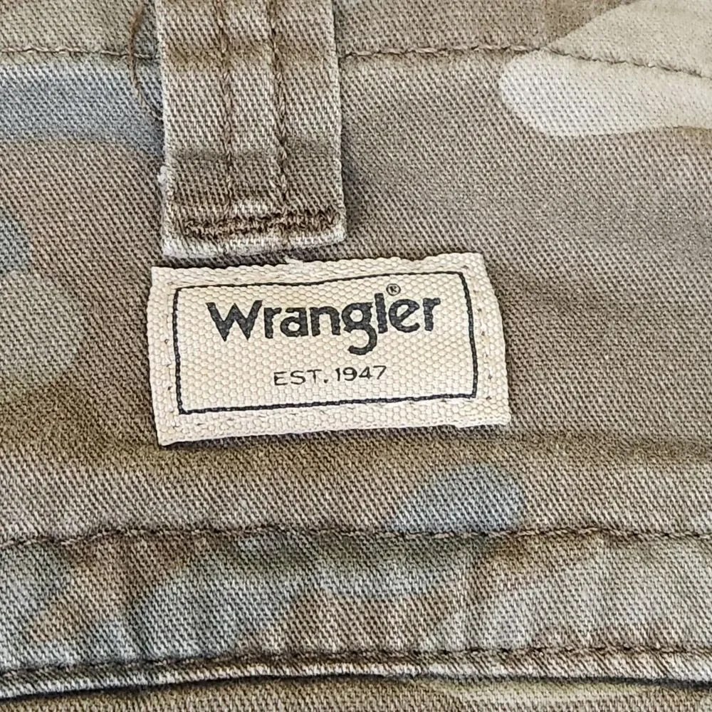 Wrangler Cargo Pants Men's 38x30 Green Camo Twill Tapered Utility Outdoor Work